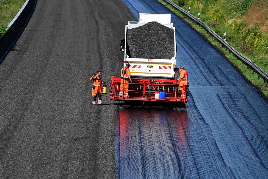 Schuld des anhaltenden Tempolimits auf der A2 bei Hannover ist der neue Betonboden und die Corona-Pandemie! (Archivbild)