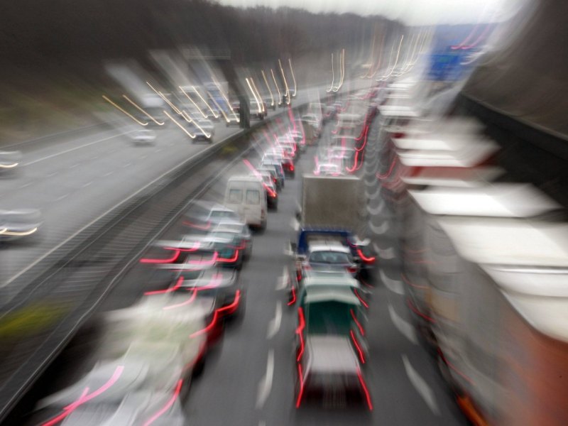 A2 Braunschweig Verkehrsunfall Stau.jpg