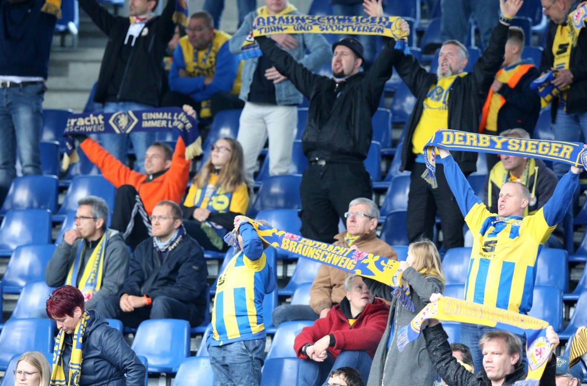 Eintracht Braunschweig Fans.jpg