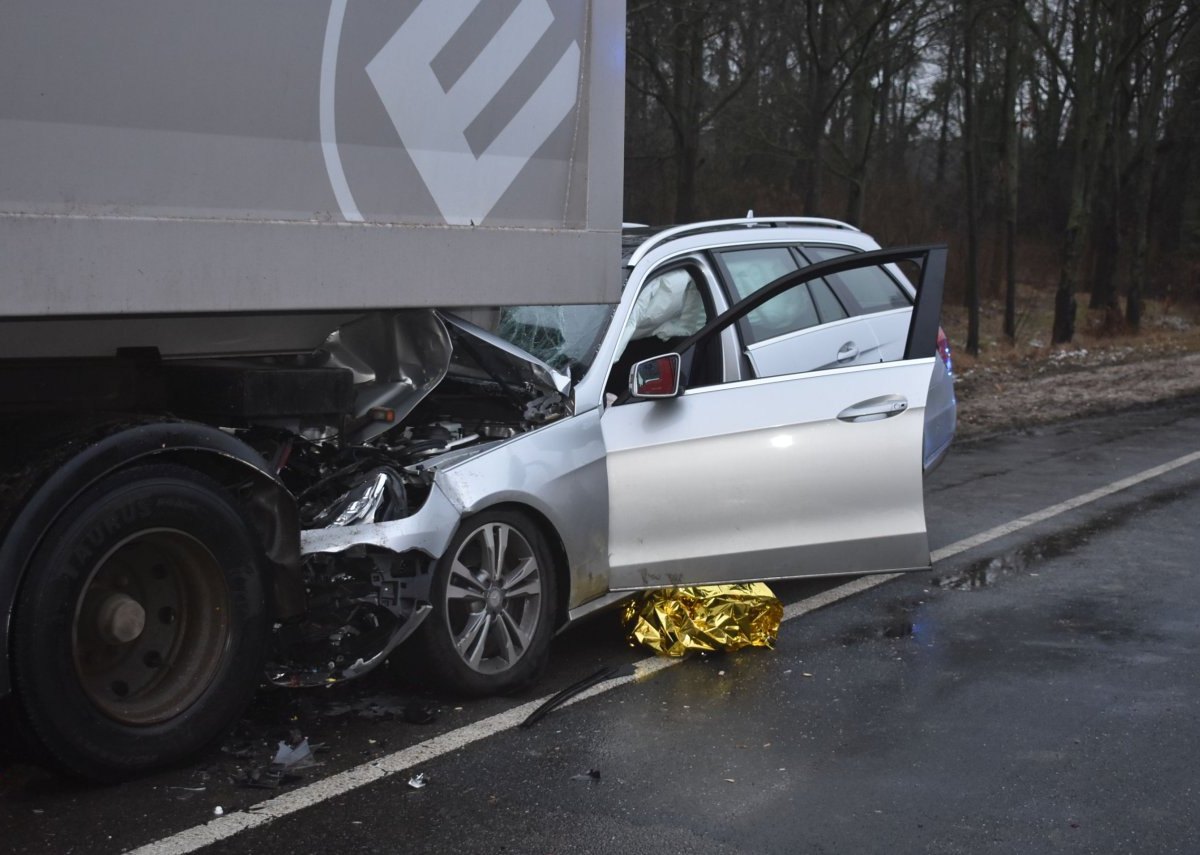 Hardesse Gifhorn Unfall B188 Mercedes