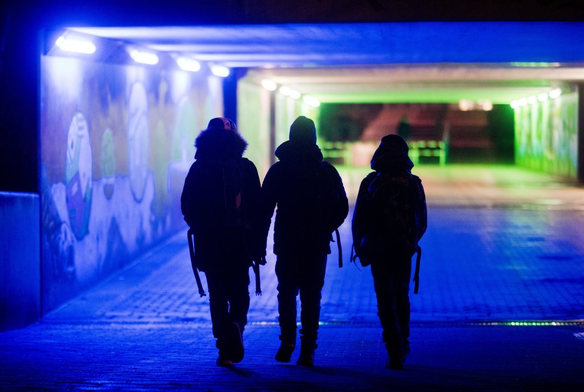 wolfsburg jungs jungen schule schulweg snipes