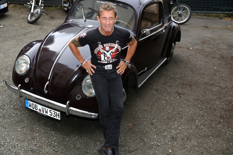 Peter Maffay scheint eine gewisse Vorliebe für VW zu haben: Immer wieder ist er mit den beliebten Modellen auf den Straßen unterwegs. (Archivbild)