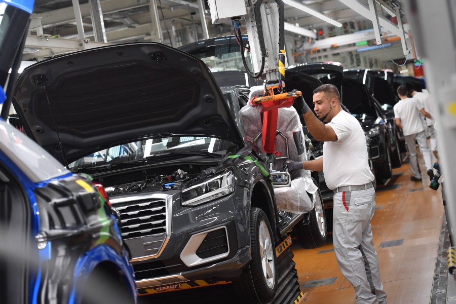 Audi-Mitarbeiter im Werk Ingolstadt (Archivbild).