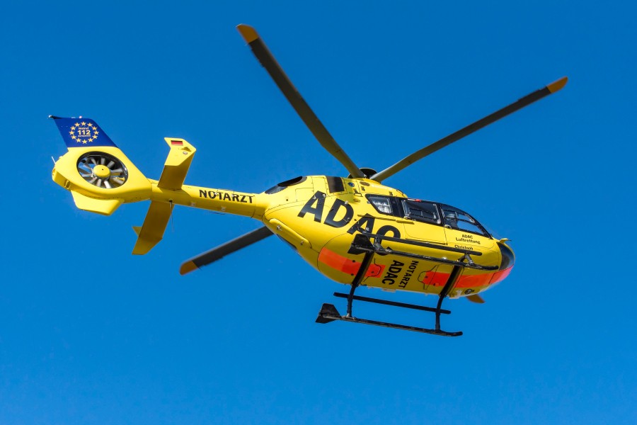 Goslar: Bei einem heftigen Unfall haben sich mehrere Menschen zum Teil lebensbedrohlich verletzt. Mehrere Rettungshubschrauber waren im Einsatz. (Symbolbild)