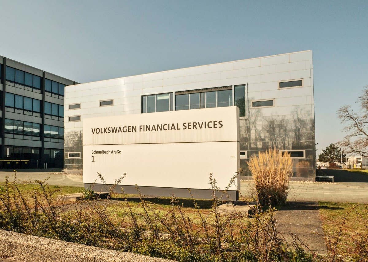 vw financial services.jpg