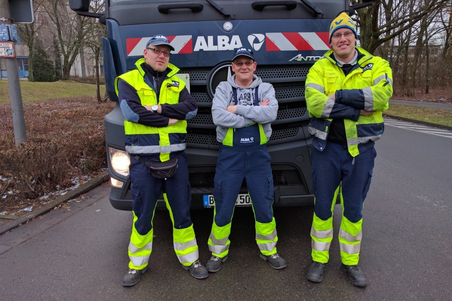 Wolfgang Helmecke (36), Michael Schuschke (53) und Timo Klie (34) kümmern sich um Eure Weihnachtsbäume.