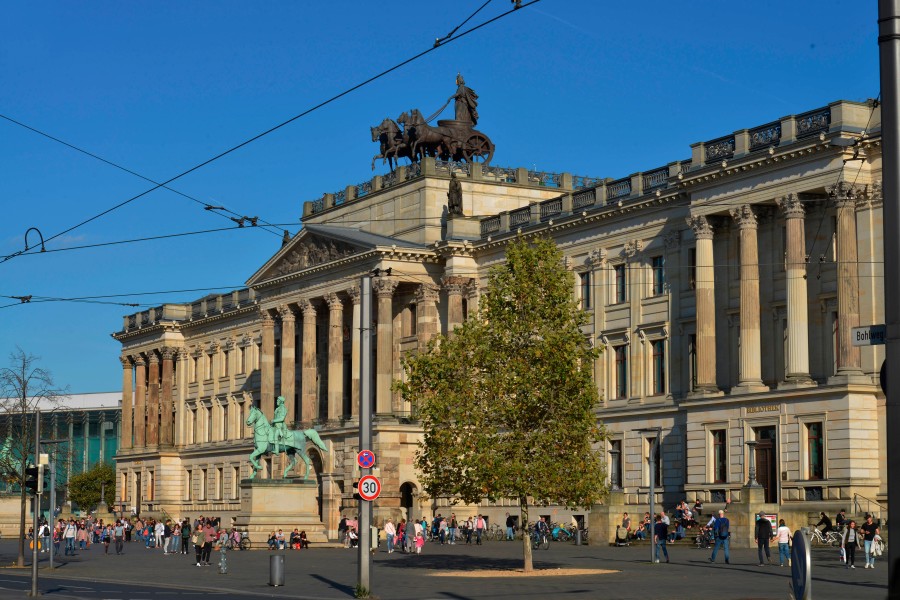 Vor allem im Sommer ist der Schlossplatz ein beliebter Ort in der Stadt. (Archivbild)