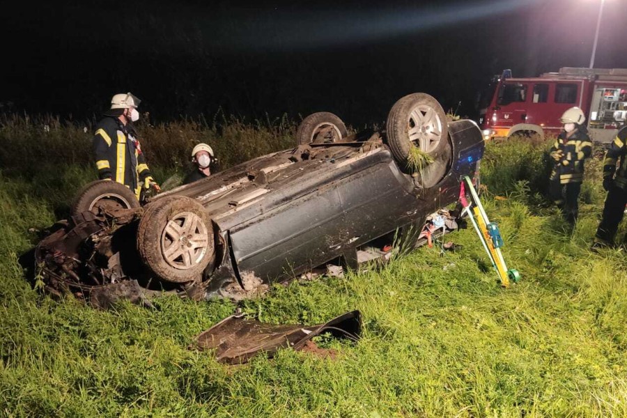 Wolfsburg: Das Auto war nach dem Unfall total zerstört. 