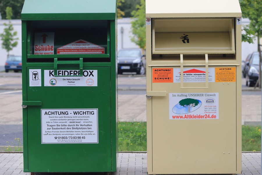 Der Mann hatte es sich in einem Altkleider-Container „gemütlich“ gemacht. (Symbolbild)