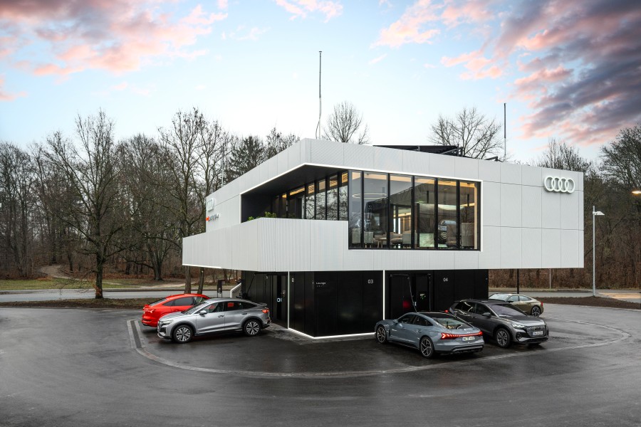 So sieht der Audi Charging Hub von außen aus. 