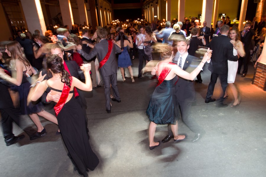 Einen solchen rauschenden Abiball hatten die wenigsten Schüler der vergangenen zwei Abschlussjahrgänge. (Symbolbild)