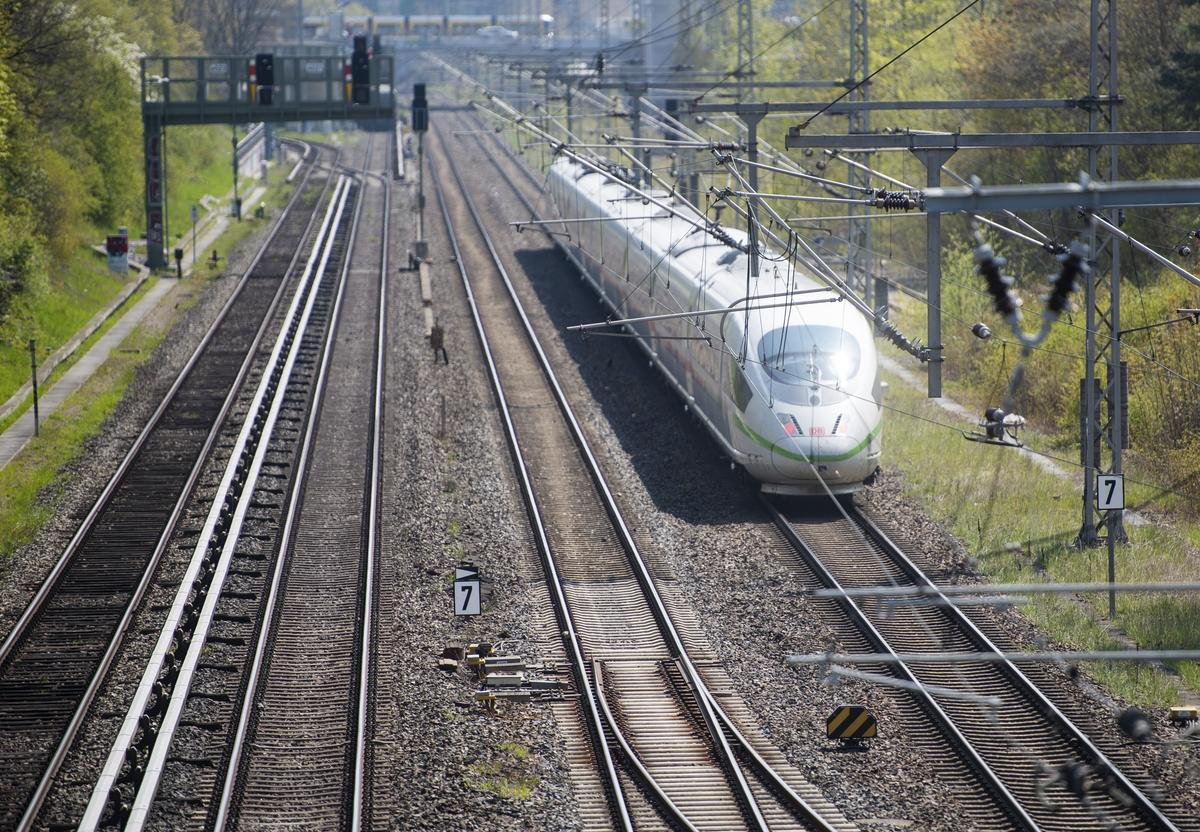 Bahn-ICE-Niedersachsen-Kreis-Gifhorn.jpg