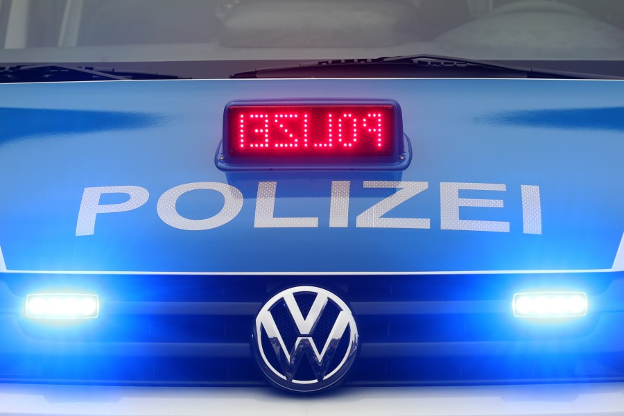 Die Polizei bittet diese Verkehrsteilnehmer sich unter 05331/9330 zu melden. (Symbolbild)