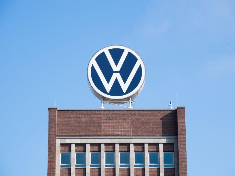 Das Markenhochhaus vom Volkswagen auf dem GelÃ¤nde vom VW Werk Wolfsburg.