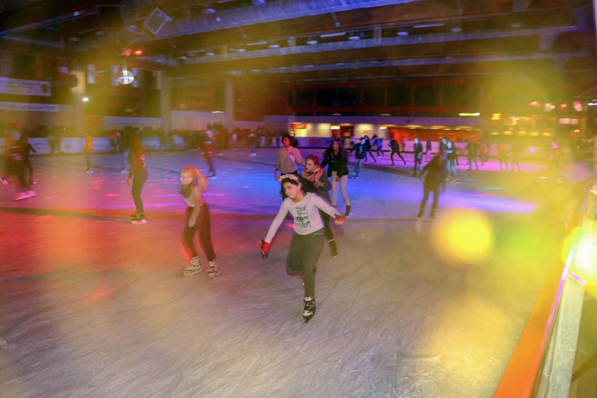 Eisdisco Eishalle Wolfsburg Niedersachsen