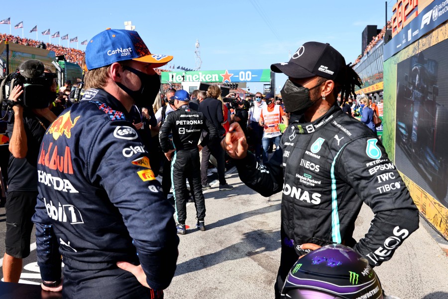 Verstappen (links) und Hamilton freuen sich auf VW. (Archivbild)