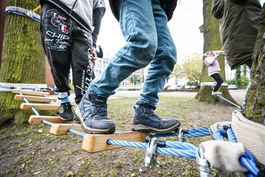 Kinder haben in Braunschweig beim Spielen etwas Gefährliches entdeckt. (Symbolbild)