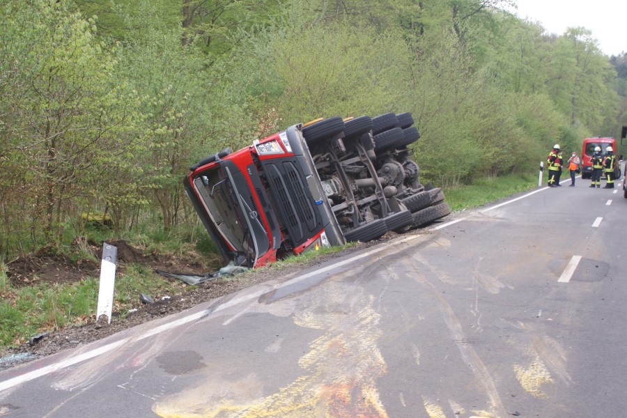 Dieser Betonmischer war auf dem Weg in Richtung Königslutter, als er ins Wanken geriet.