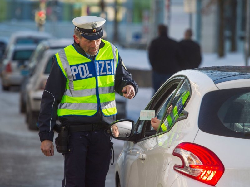 Polizei Blaulicht Symbolbild Polizeikontrolle Kontrolle