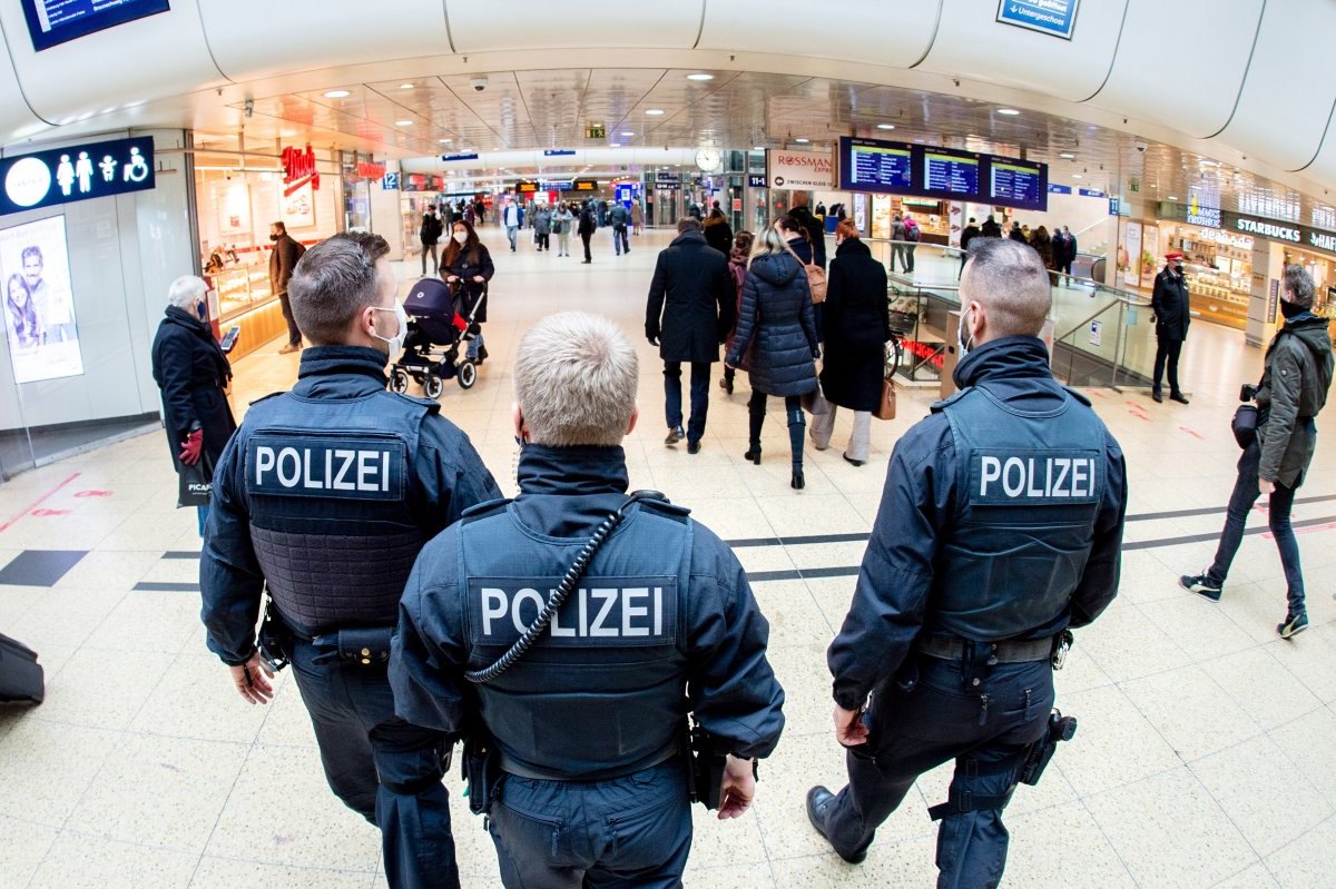 Polizei Hannover Hauptbahnhof.jpg