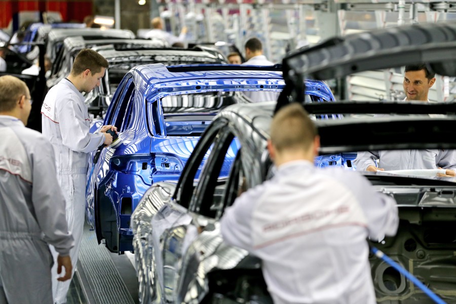 Porsche-Mitarbeiter bekommen einen deutlich höheren Bonus als die VW-Kollegen. (Archivbild)