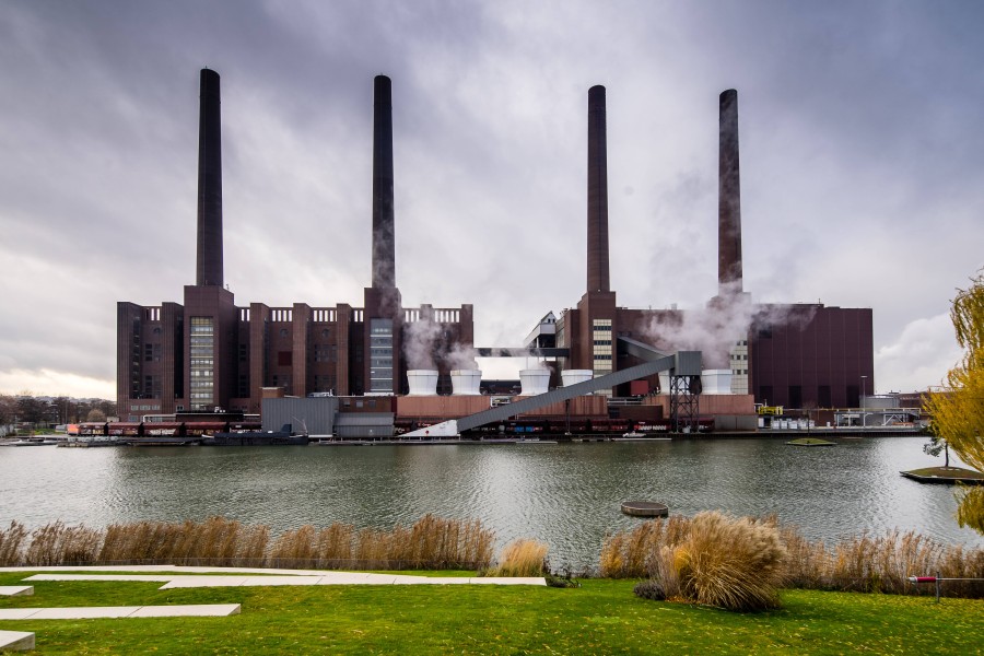 Dem Stammwerk Wolfsburg droht ein massiver Stellenabbau. (Archivbild)