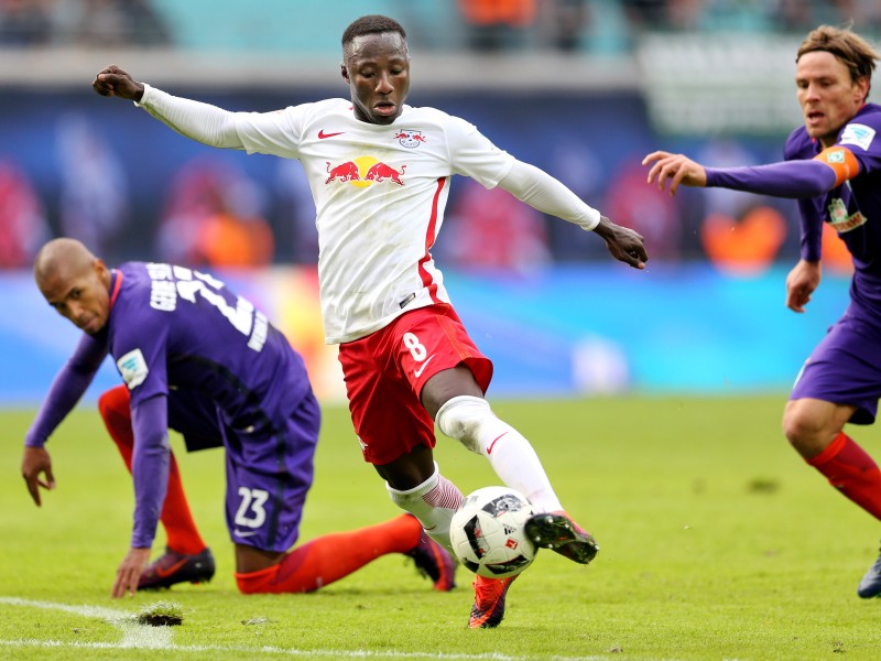 Die wohl größte Überraschung ist Aufsteiger Leipzig. Nach dem 3:1 (1:0) über Werder Bremen am Sonntag verbesserte sich das noch immer unbesiegte Team von Trainer Ralph Hasenhüttl auf Rang zwei und liegt nur zwei Punkte hinter Titelverteidiger FC Bayern. Der zweifache Torschütze Naby Keita (42./74.) und der ehemalige Bremer Davie Selke (90.+4) ebneten den Weg zum verdienten Sieg.