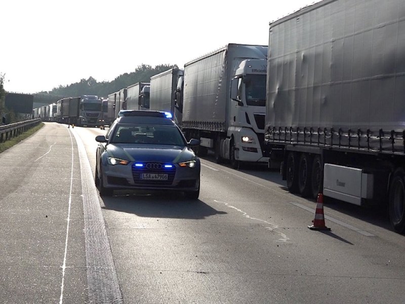 a2 stau lkw unfall rennau helmstedt