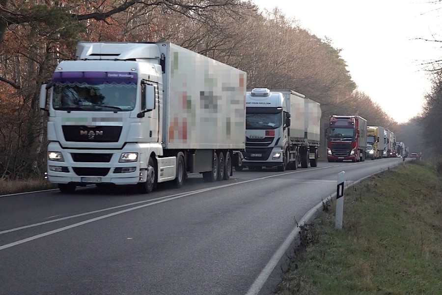 Auch auf der B1 kamen die Lkw-Fahrer nicht wirklich schnell vorwärts...