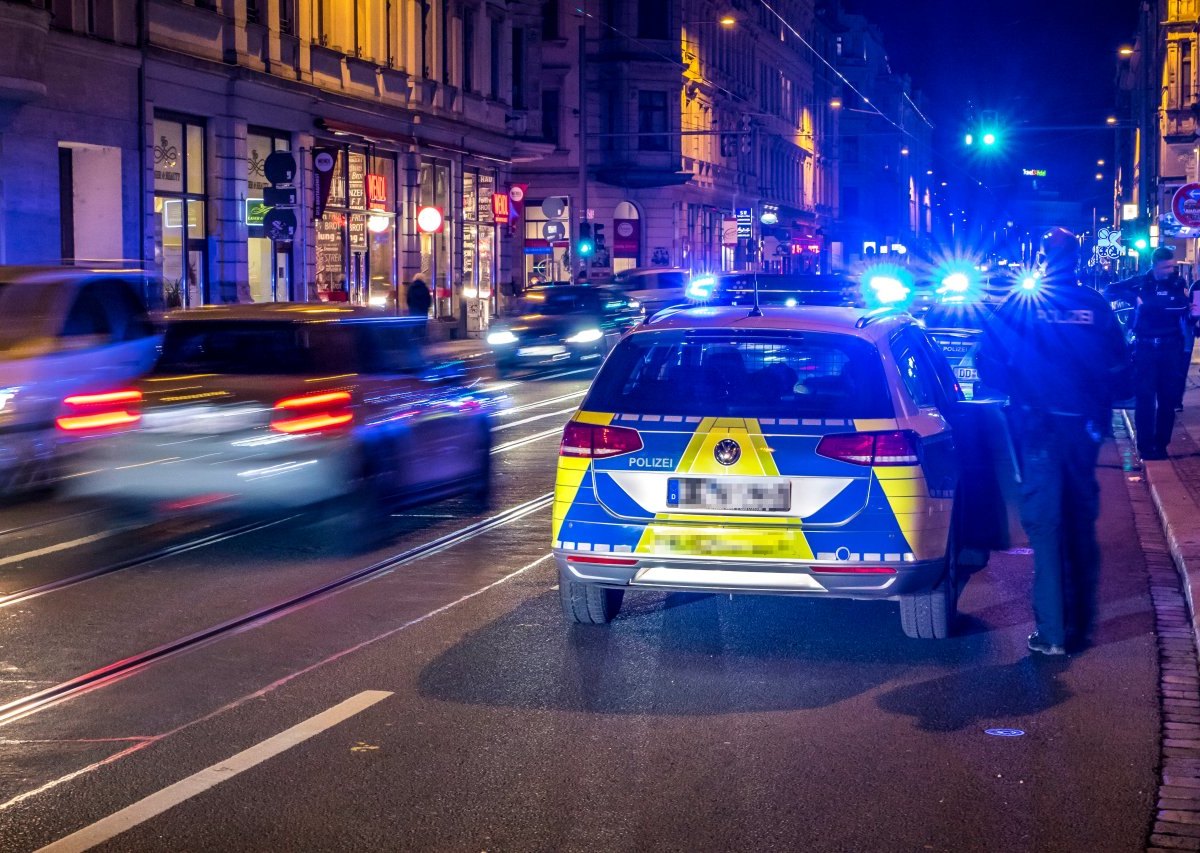 blaulicht polizei abends abend nacht nachts dunkel