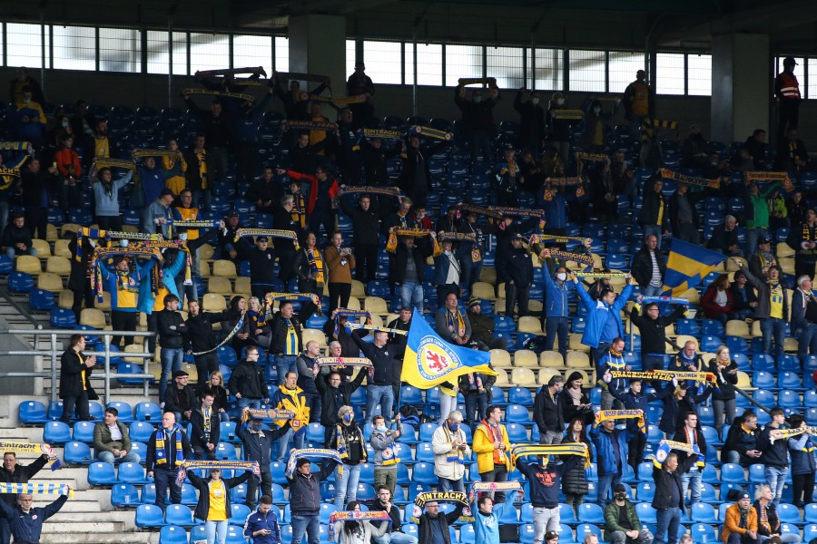 Vor dem Derby gegen Hannover waren rund 150 Fans unerlaubt ins Stadion eingedrungen. 