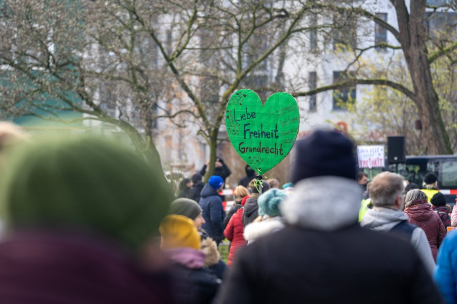 Corona in Niedersachsen: Am Wochenende gab es in mehreren Städten Proteste gegen die Maßnahmen. Zum beispiel in Osnabrück (Bild) und in Hannover.