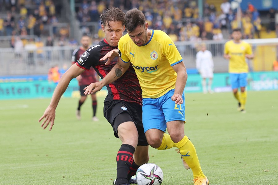 Eintracht Braunschweig gegen Viktoria Köln. 