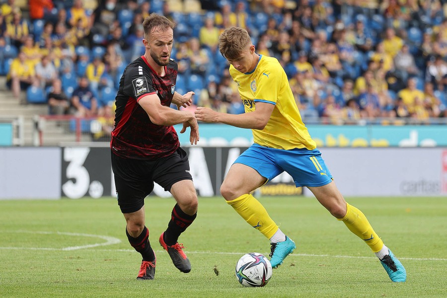 Eintracht Braunschweig beim Spiel gegen Viktoria Köln. 