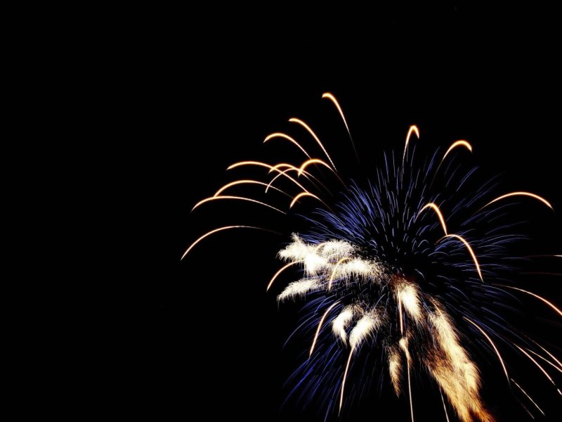 feuerwerk salzgitter nachts himmel symbolbild