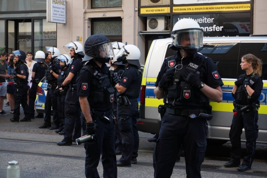 In voller Montur rückten die Polizisten damals an – und crashten die Eröffnungsparty der Hanfbar in Braunschweig.