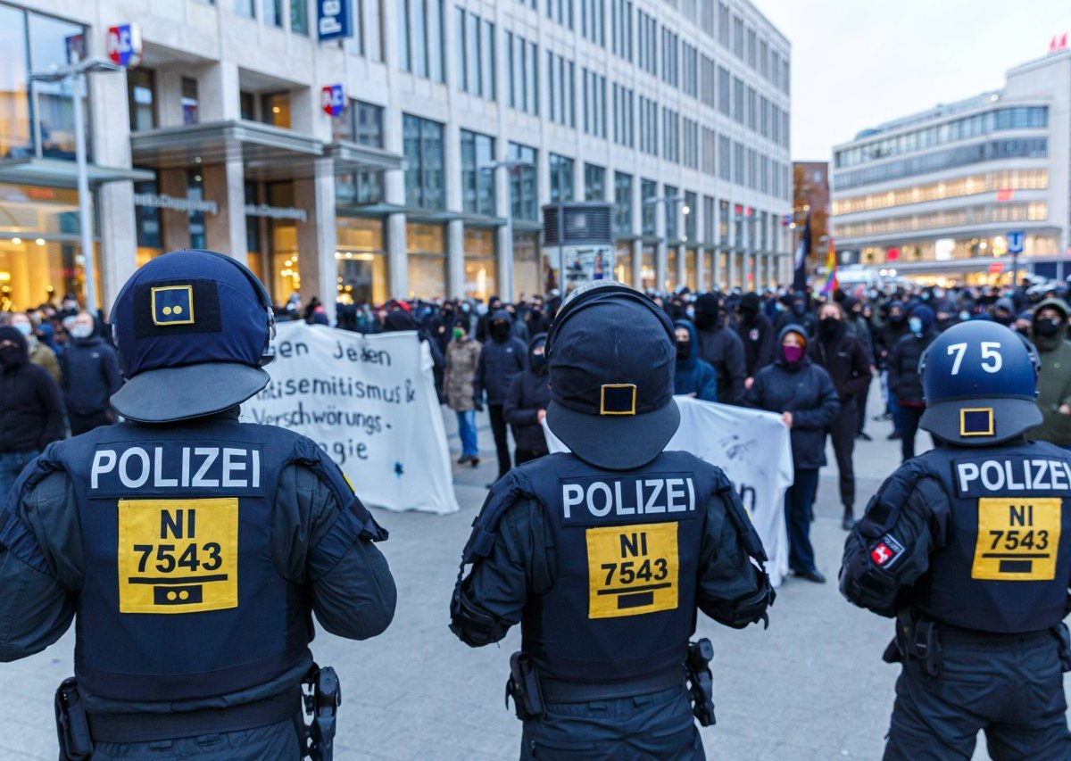 hannover demo.jpg