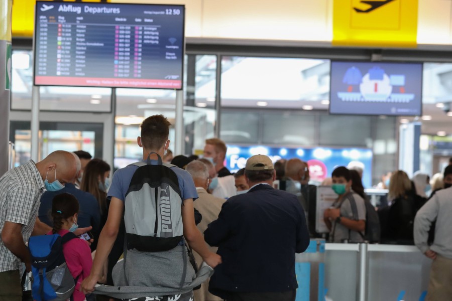 Am Flughafen Hannover macht sich bei den Reisenden Frust breit. (Symbolbild)