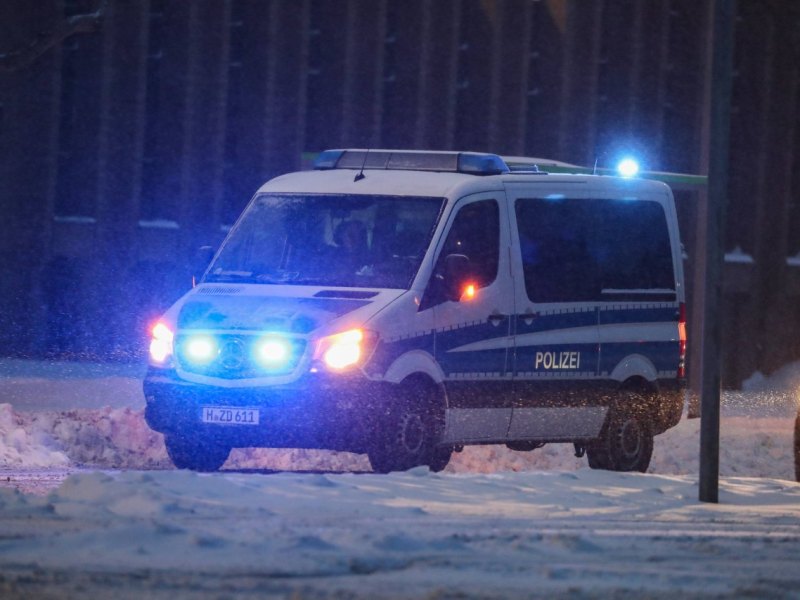 polizei hannover abend nacht schnee winter