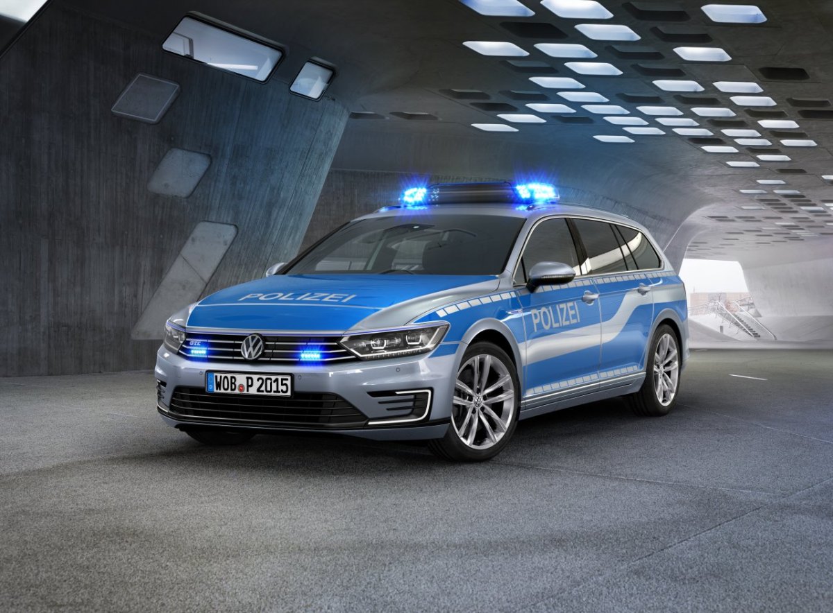 polizei wolfsburg streifenwagen polizeiauto symbolbild