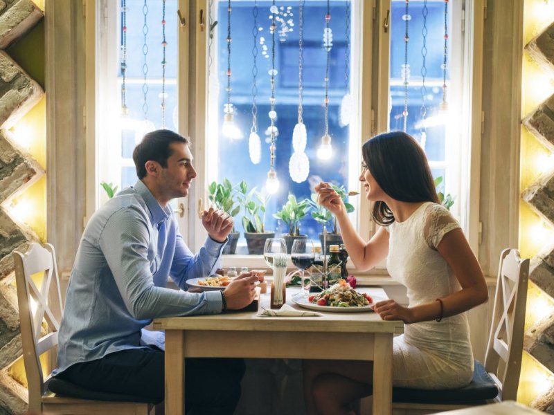 restaurant-paar-essen.jpg