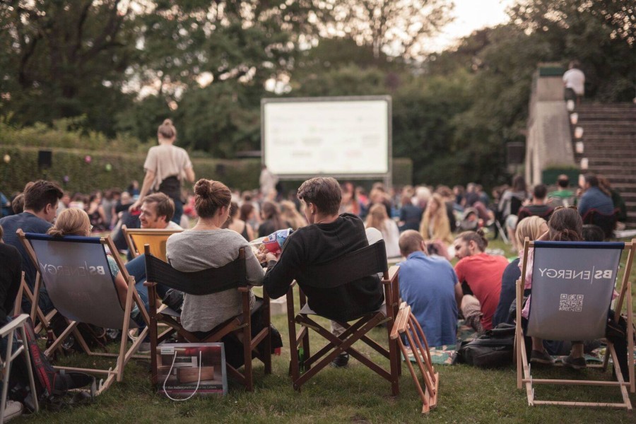 Das Sommerkino Braunschweig holt Filmklassiker zurück auf die Kinoleinwand. Kostenlos und stilgerecht im Originalton mit Untertiteln. 