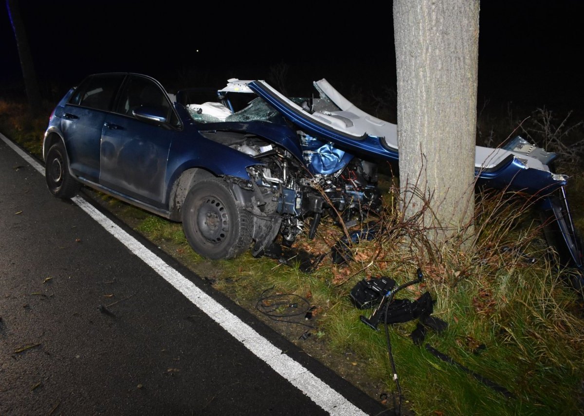 unfall gifhorn ahnsen baum vw golf