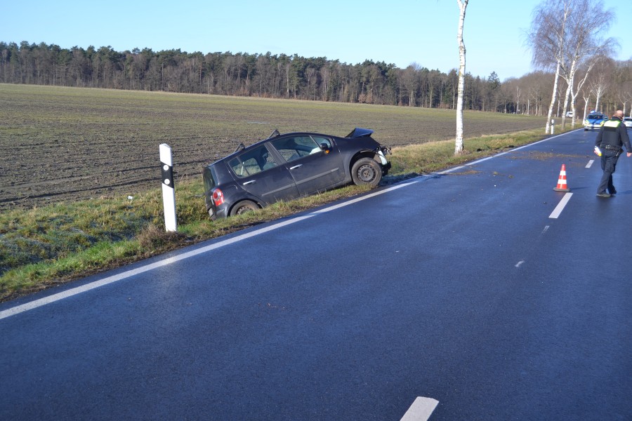 Die Fahrerin wurde bei dem Unfall schwer verletzt. 