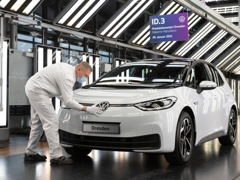 vw mitarbeiter polieren.jpg