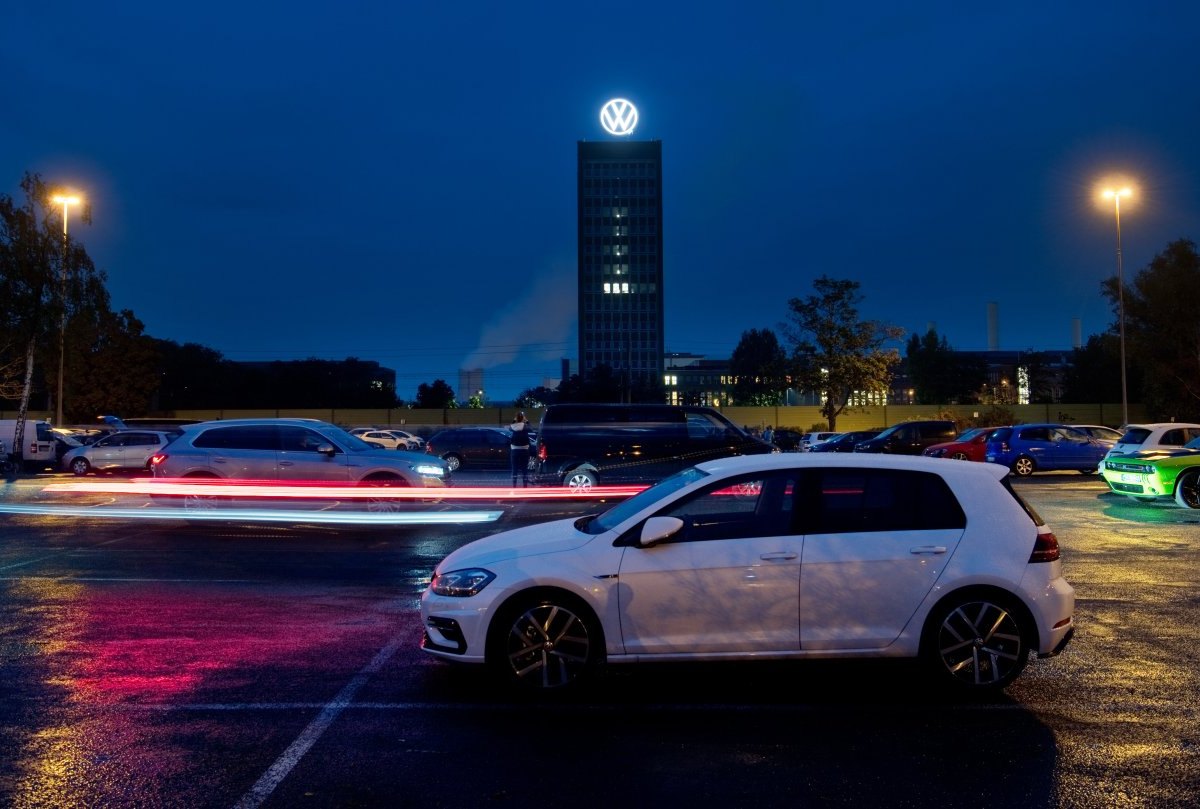 vw parkplatz abend nacht