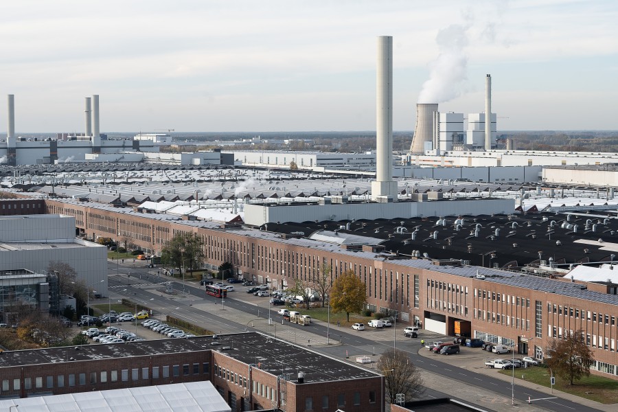 Im Stammwerk Wolfsburg geht die Angst um. jetzt wollen Betriebsrat und Konzern die Mitarbeiter beruhigen... 