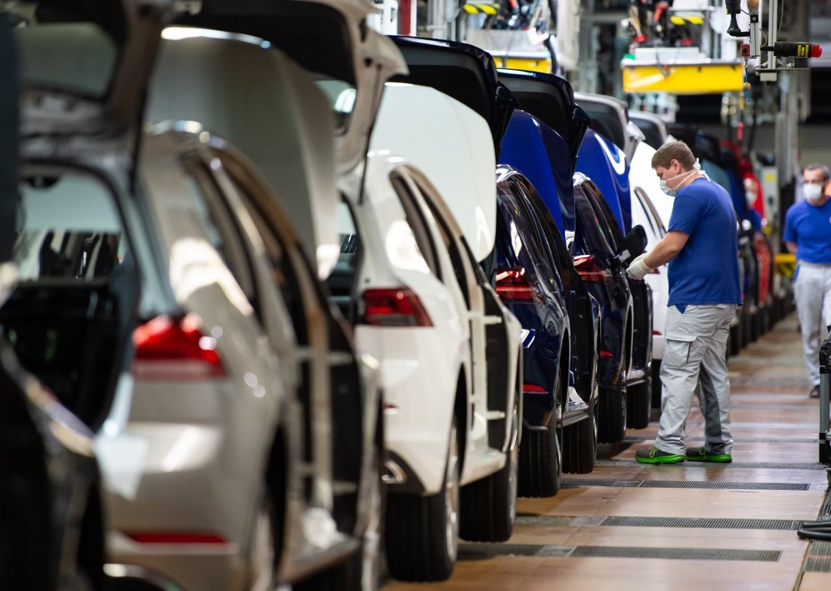 vw werk mitarbeiter corona maske wolfsburg