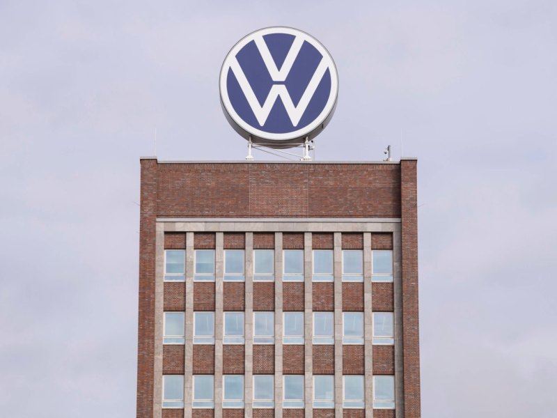 vw-wolfsburg-logo.jpg