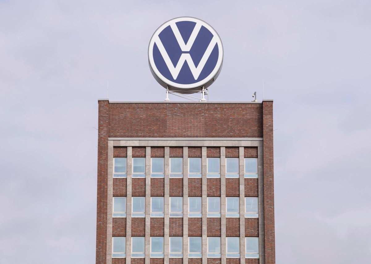 vw-wolfsburg-logo.jpg